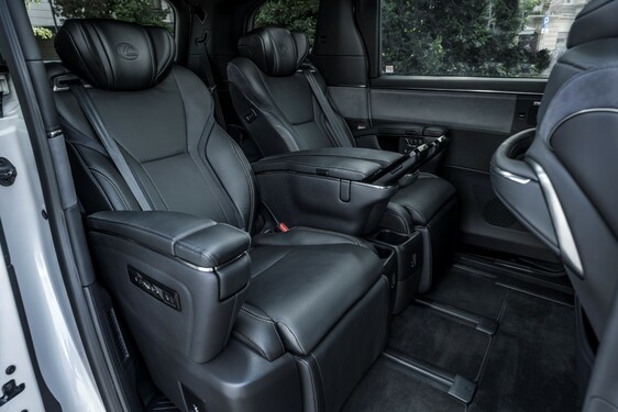 Lexus LM