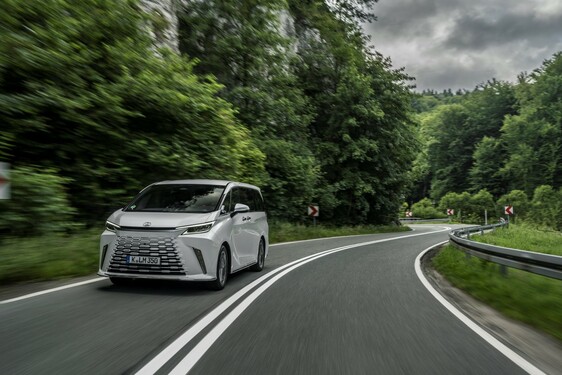 Lexus LM