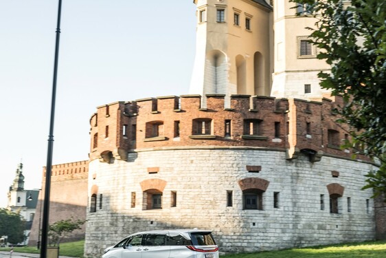 Lexus LM