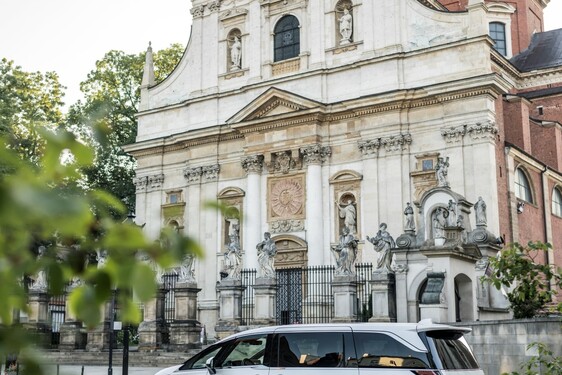 Lexus LM