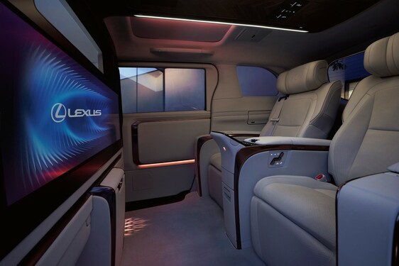 Lexus LM