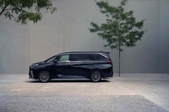 Lexus LM
