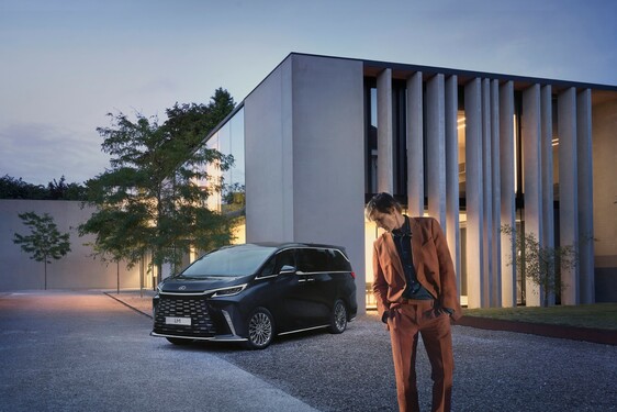 Lexus LM