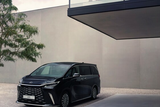 Lexus LM