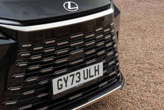 Lexus LM