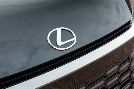 Lexus LM