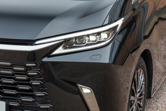 Lexus LM