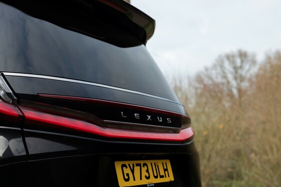 Lexus LM