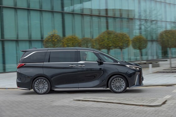 Lexus LM