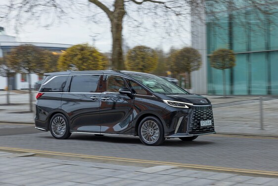 Lexus LM
