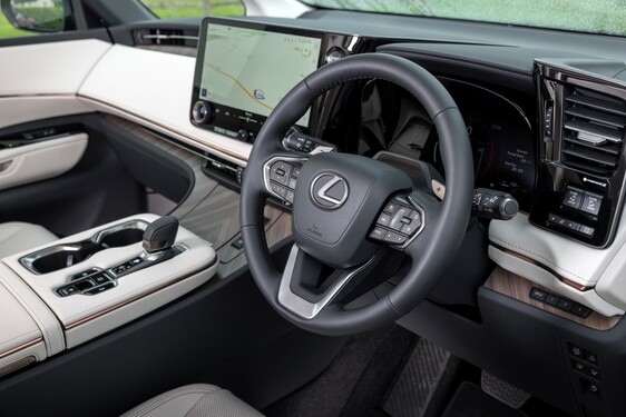 Lexus LM