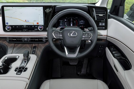 Lexus LM