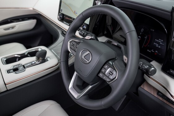 Lexus LM