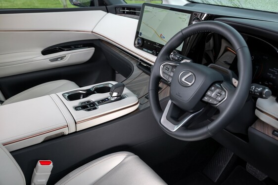 Lexus LM