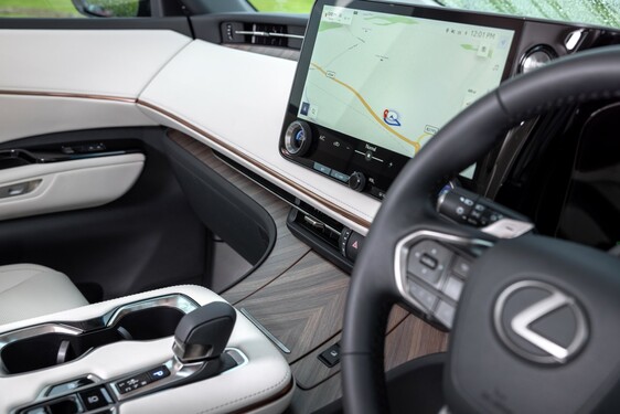 Lexus LM