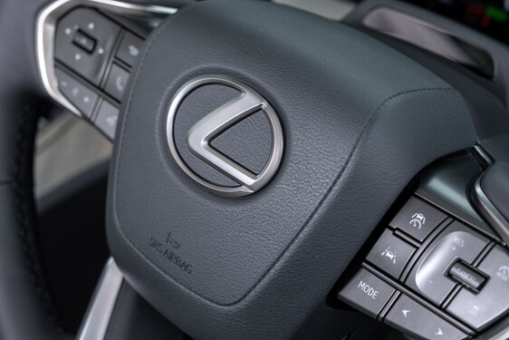 Lexus LM