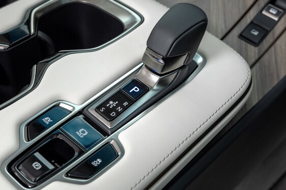 Lexus LM