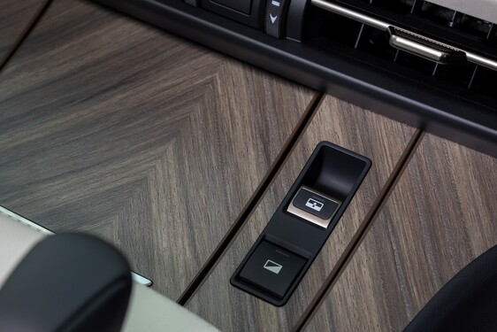 Lexus LM