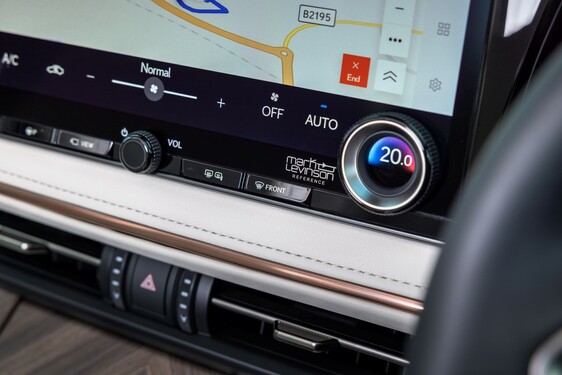 Lexus LM
