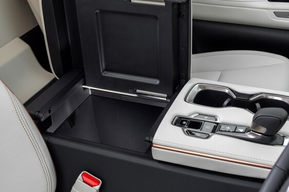 Lexus LM