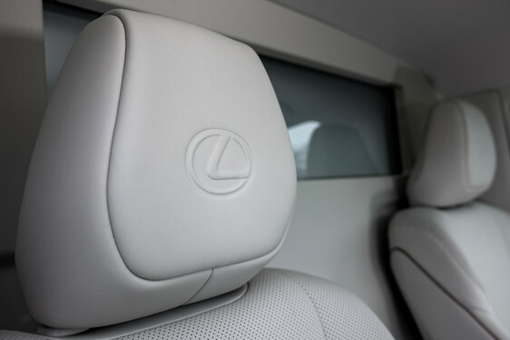 Lexus LM