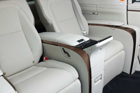 Lexus LM