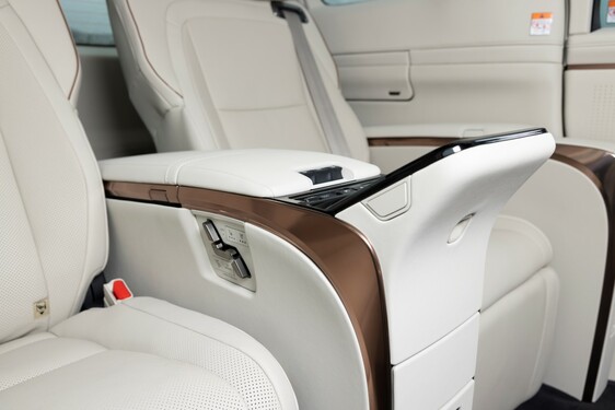 Lexus LM