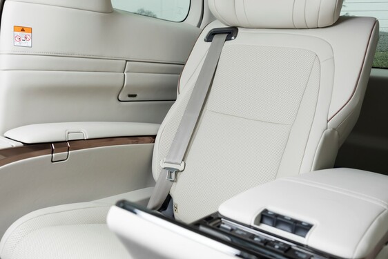 Lexus LM