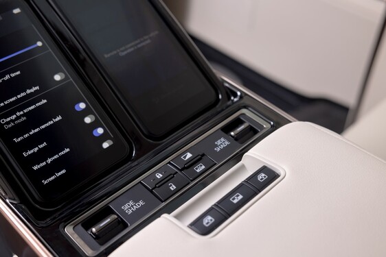 Lexus LM