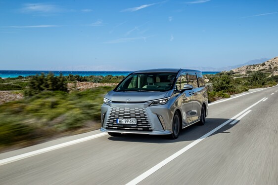 Lexus LM