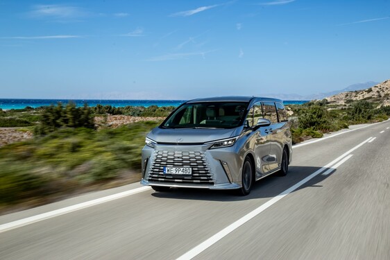 Lexus LM