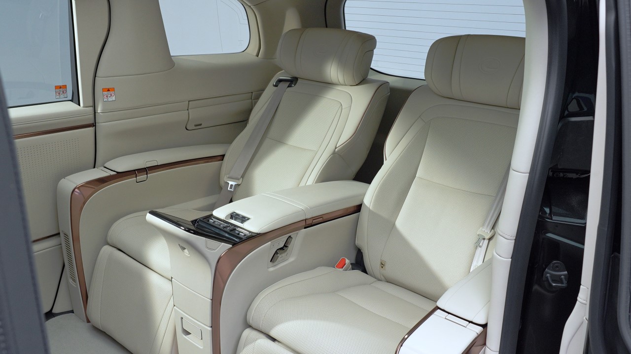 LEXUS LM TO MODEL JAKIEGO W TYM SEGMENCIE NIE BYŁO. NAJWYŻSZA JAKOŚĆ I ATRAKCYJNA MIESIĘCZNA RATA