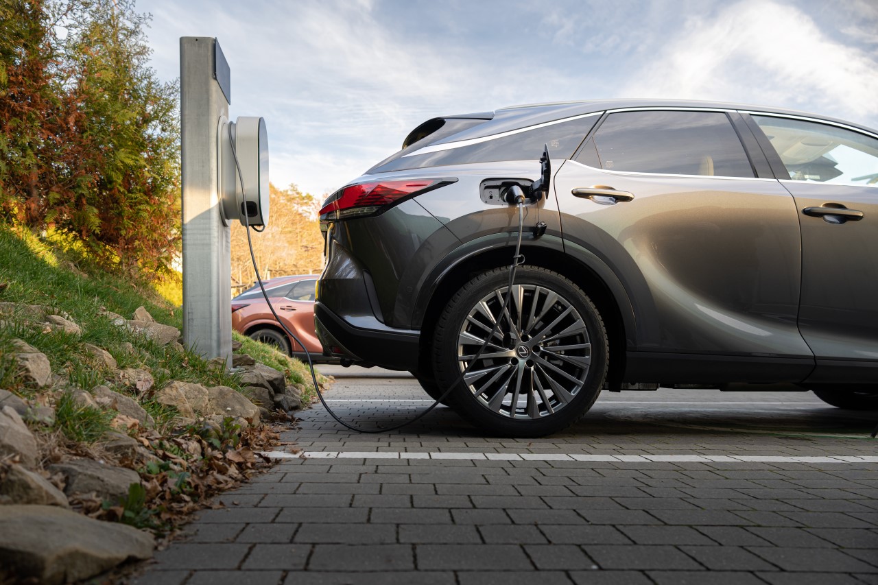 10 TYS. LEXUSÓW RX SPRZEDANYCH W POLSCE. PONAD POŁOWA TO HYBRYDY