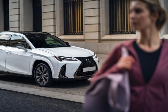 Lexus UX 2023