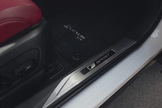 Lexus UX 2023