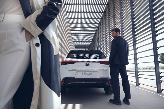 Lexus UX 2023