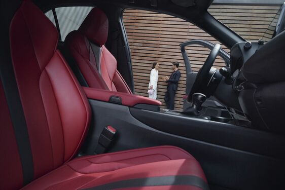 Lexus UX 2023