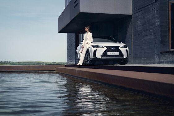 Lexus UX 2023