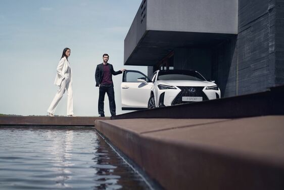 Lexus UX 2023