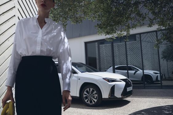 Lexus UX 2023