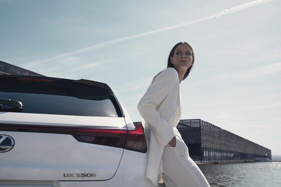 Lexus UX 2023
