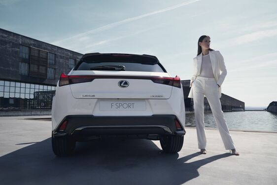 Lexus UX 2023