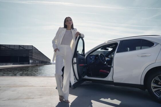 Lexus UX 2023