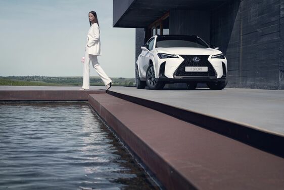 Lexus UX 2023