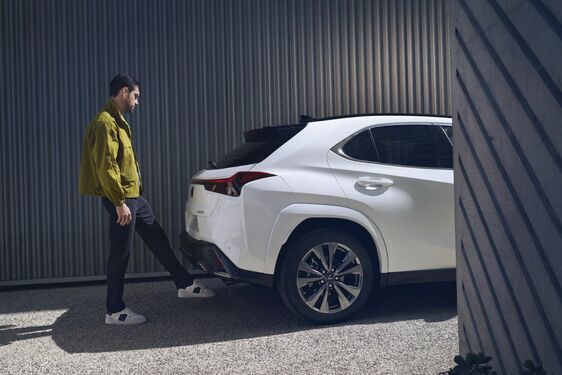 Lexus UX 2023