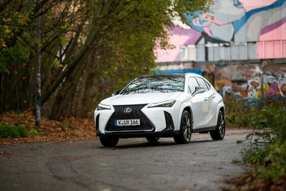 Lexus UX 2023