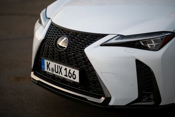 Lexus UX 2023