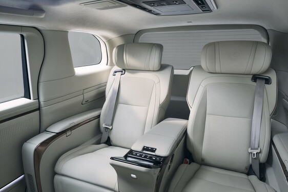 Lexus LM