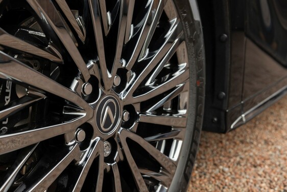 Lexus LM