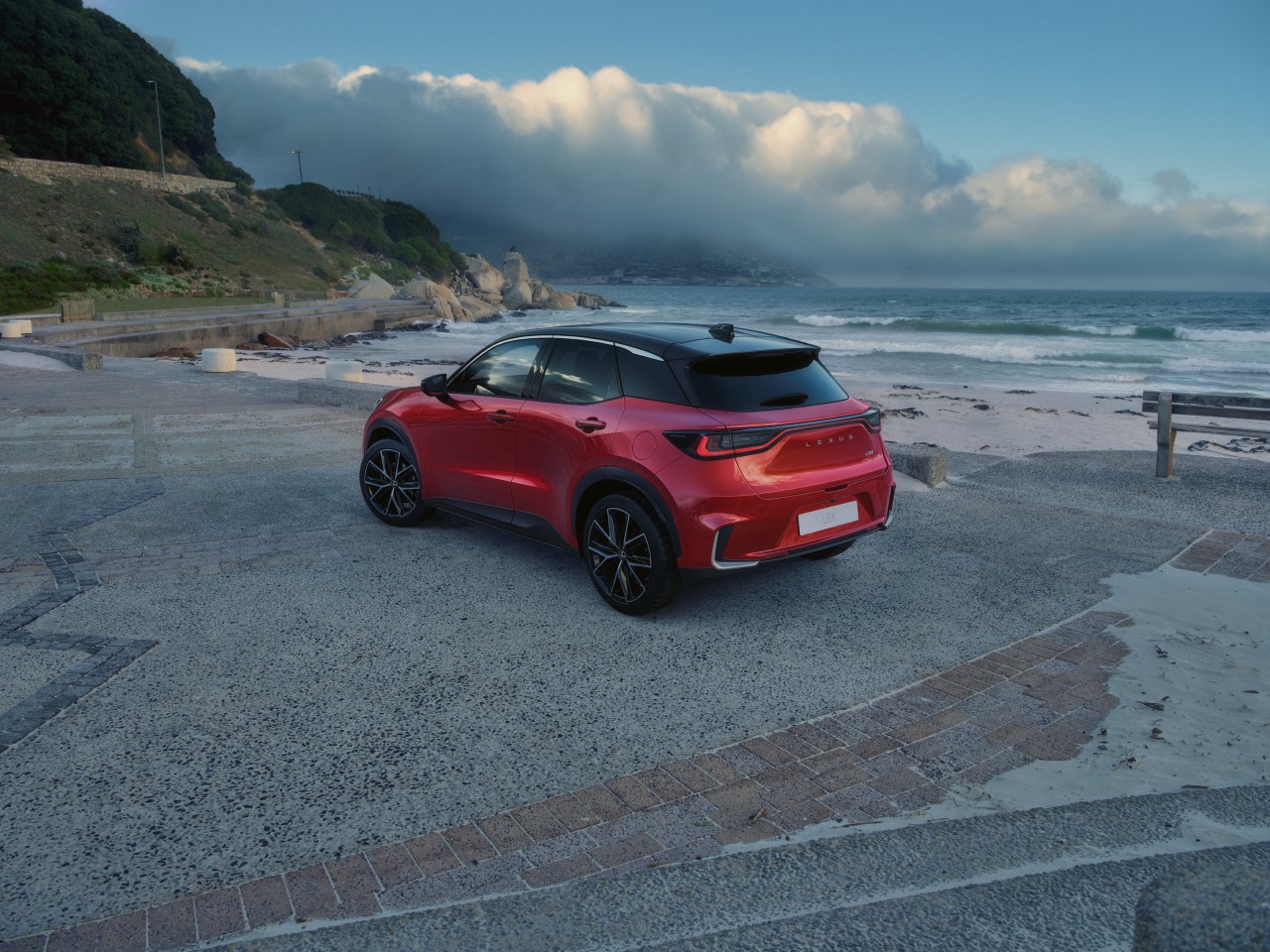 PIERWSZA TAKA HYBRYDA W LEXUSIE. DEBIUTUJE W MODELU LBX